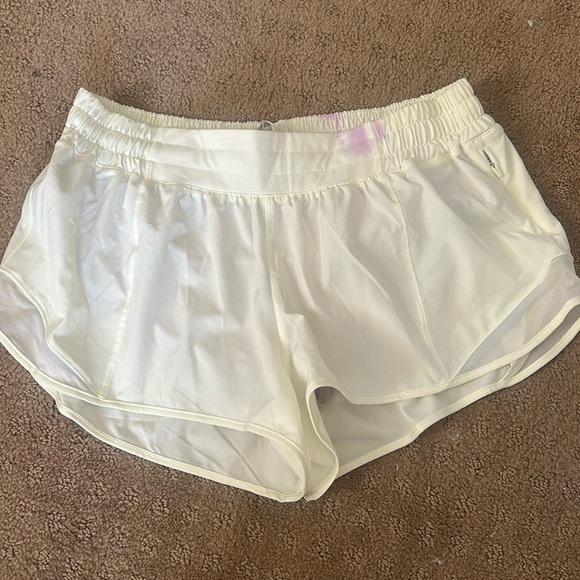 Lululemon size 10 2.5 inch low-rise hotty hots! - Picture 3 of 6